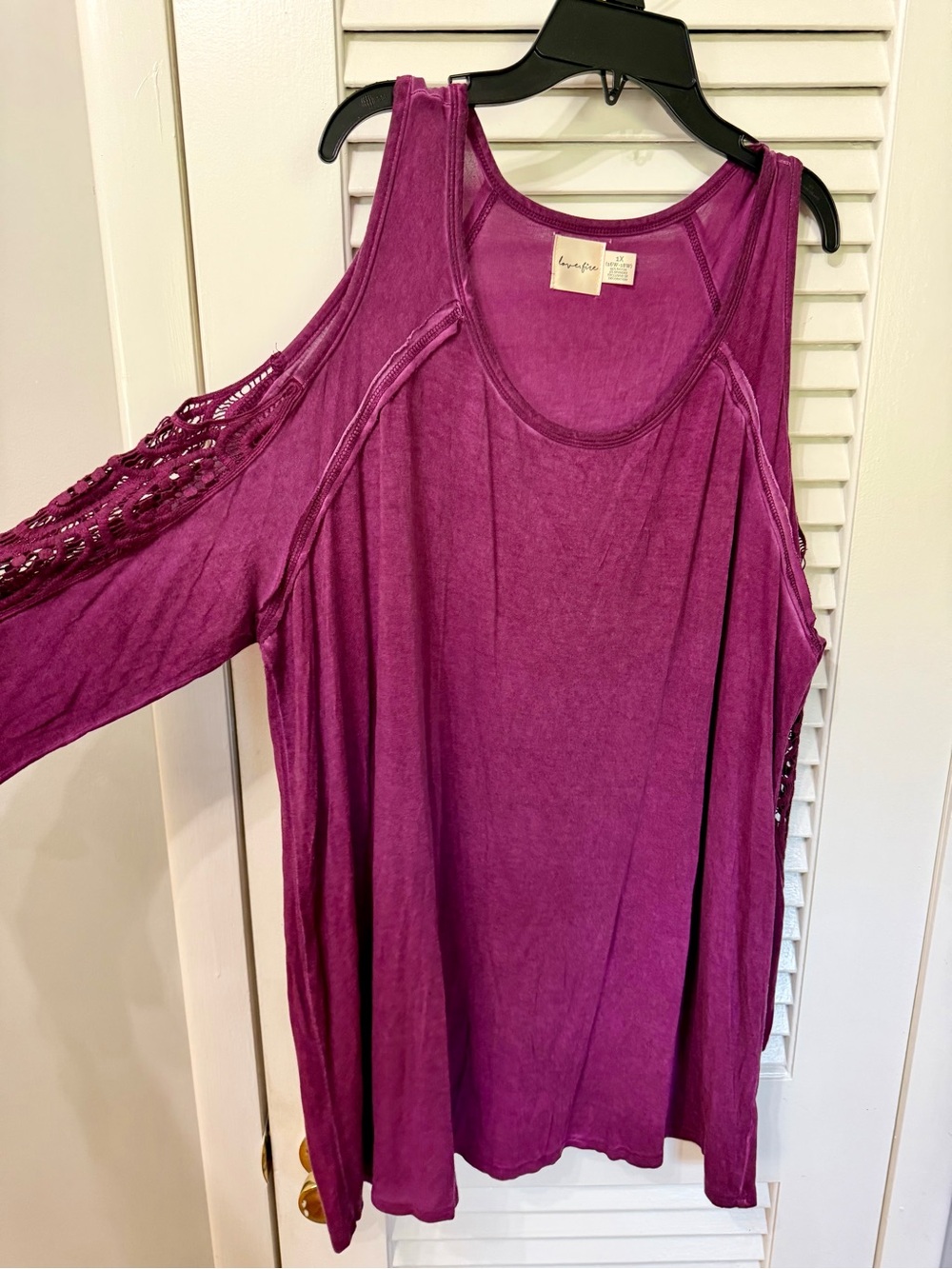 love, Fire Womens Cold-Shoulder Crochet Sleeve Tunic - Magenta